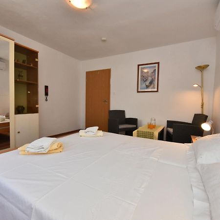Traditional Apartment In Zadar With Garden Kültér fotó