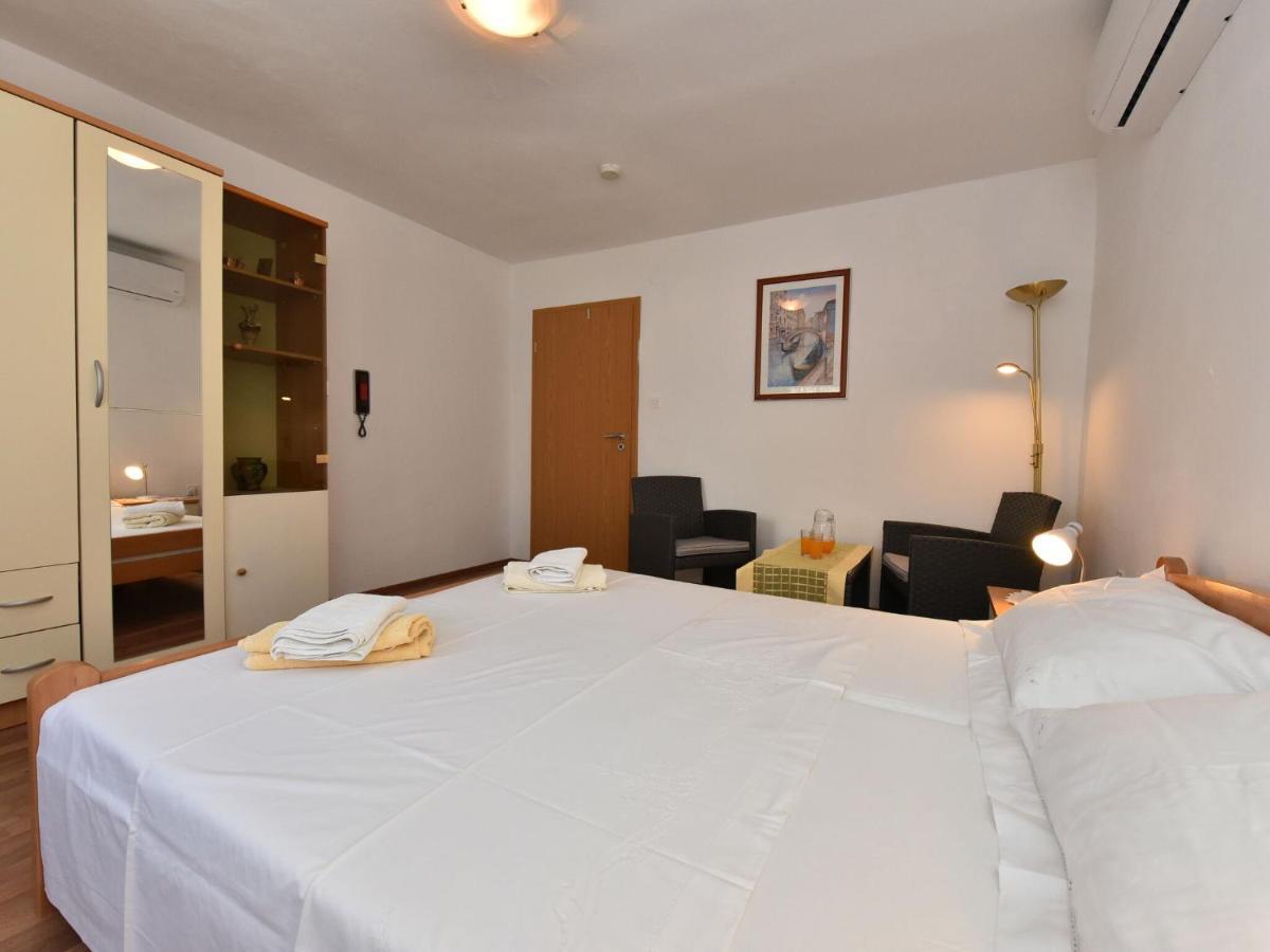 Traditional Apartment In Zadar With Garden Kültér fotó